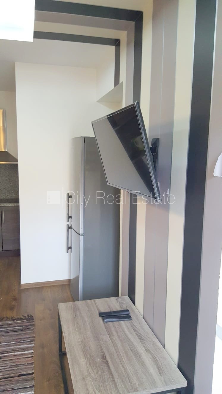 Объявление. Фасадный дом, закрытый двор, вход с улицы, лифт, лестничная клетка после капитального ремонта, Цена: 350 EUR/мес. Foto #8