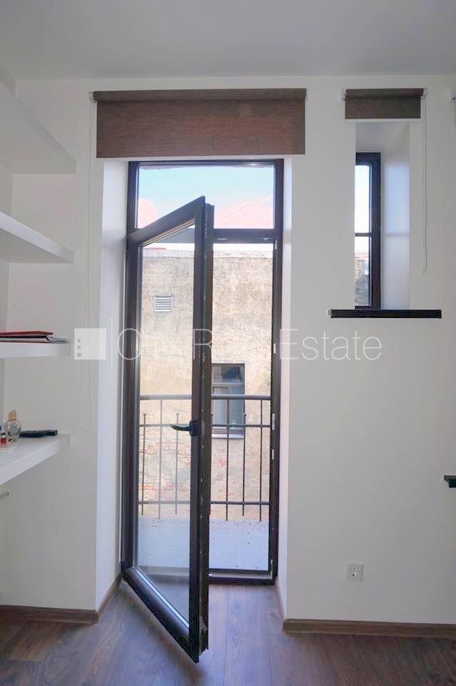 Объявление. Фасадный дом, закрытый двор, вход с улицы, лифт, лестничная клетка после капитального ремонта, Цена: 350 EUR/мес. Foto #7