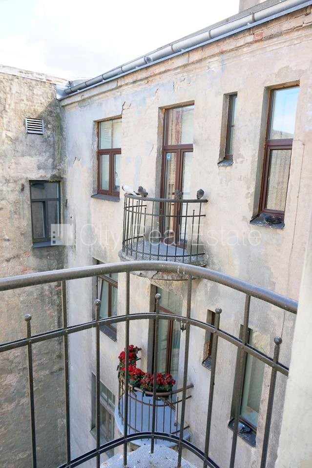 Объявление. Фасадный дом, закрытый двор, вход с улицы, лифт, лестничная клетка после капитального ремонта, Цена: 350 EUR/мес. Foto #11