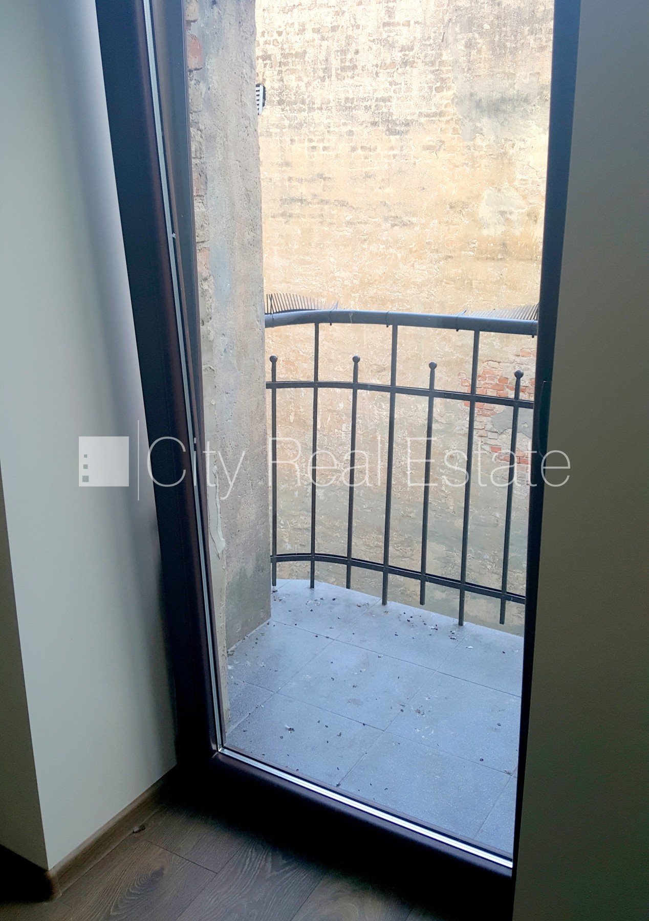 Объявление. Фасадный дом, закрытый двор, вход с улицы, лифт, лестничная клетка после капитального ремонта, Цена: 350 EUR/мес. Foto #9