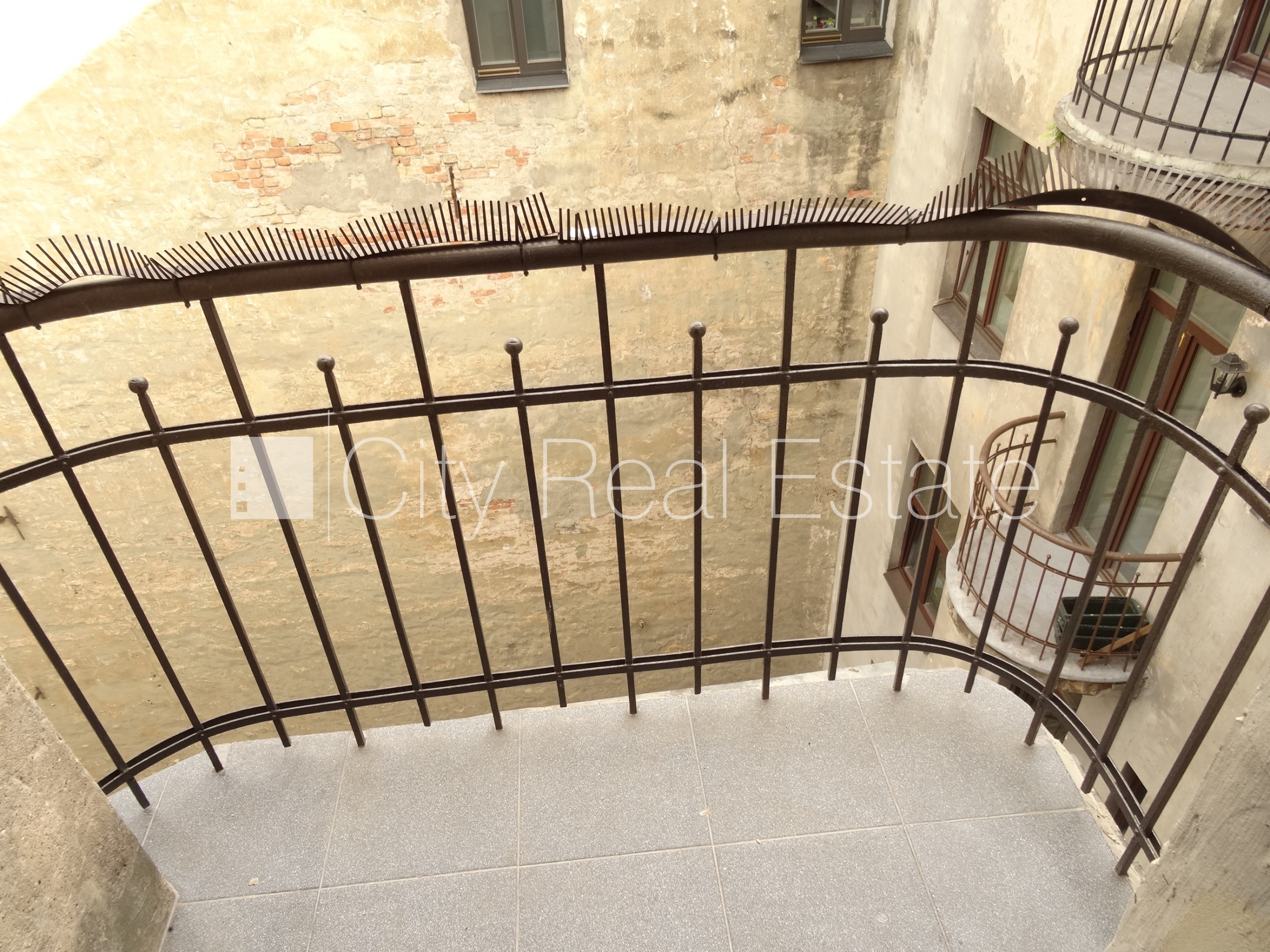 Объявление. Фасадный дом, закрытый двор, вход с улицы, лифт, лестничная клетка после капитального ремонта, Цена: 350 EUR/мес. Foto #10