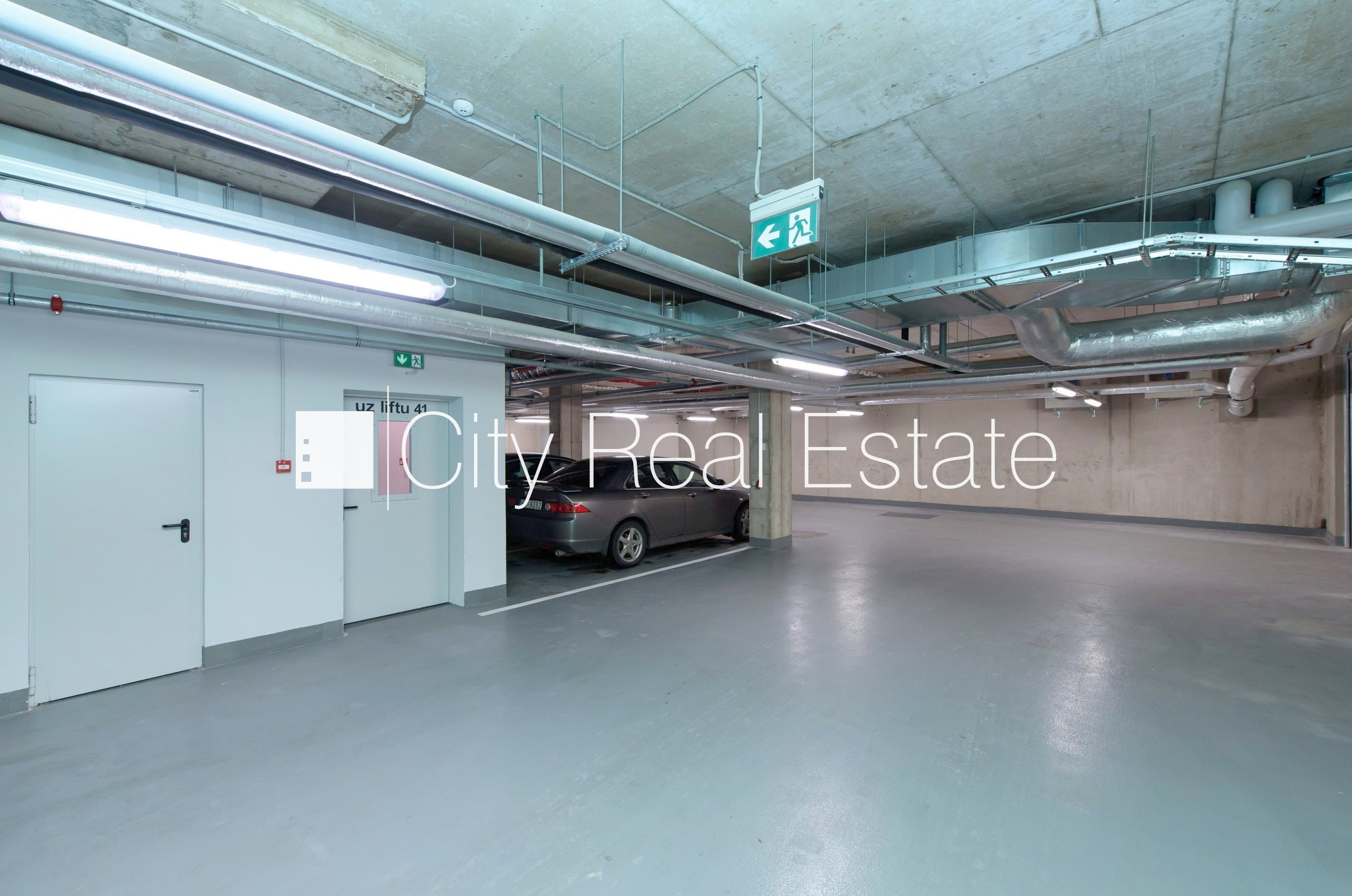 Объявление. Новостройка, фасадный дом, подъездная дорога покрыта брущаткoй, закрытый двор, въездные ворота Цена: 1381 EUR/мес. Foto #19