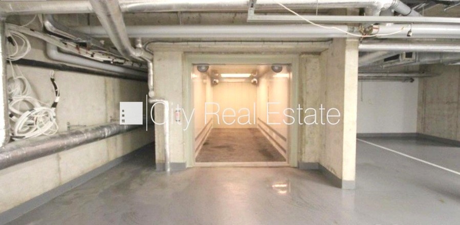 Объявление. Новостройка, фасадный дом, подъездная дорога покрыта брущаткoй, закрытый двор, въездные ворота Цена: 1381 EUR/мес. Foto #20