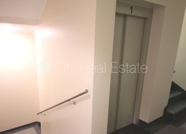 Sludinājumi. Jaunceltne, fasādes māja, ieeja no pagalma, ir lifts, logi vērsti mājas abās pusēs, caurstaigājamas Cena: 1180 EUR/mēn Foto #25