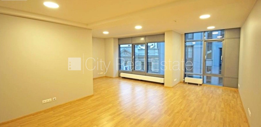 Sludinājumi. Jaunceltne, fasādes māja, ieeja no pagalma, ir lifts, logi vērsti mājas abās pusēs, caurstaigājamas Cena: 1180 EUR/mēn Foto #9