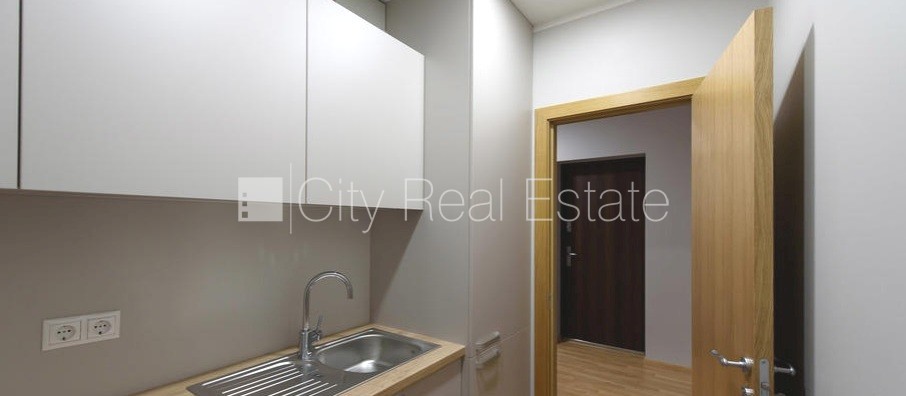 Sludinājumi. Jaunceltne, fasādes māja, ieeja no pagalma, ir lifts, logi vērsti mājas abās pusēs, caurstaigājamas Cena: 1180 EUR/mēn Foto #15