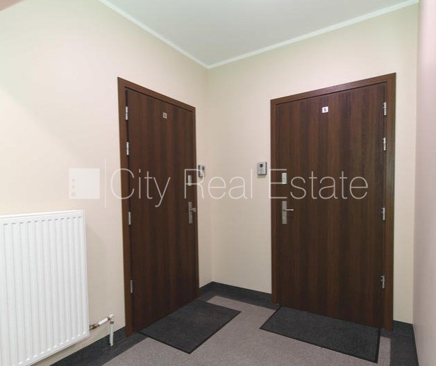 Sludinājumi. Jaunceltne, fasādes māja, ieeja no pagalma, ir lifts, logi vērsti mājas abās pusēs, caurstaigājamas Cena: 1180 EUR/mēn Foto #22