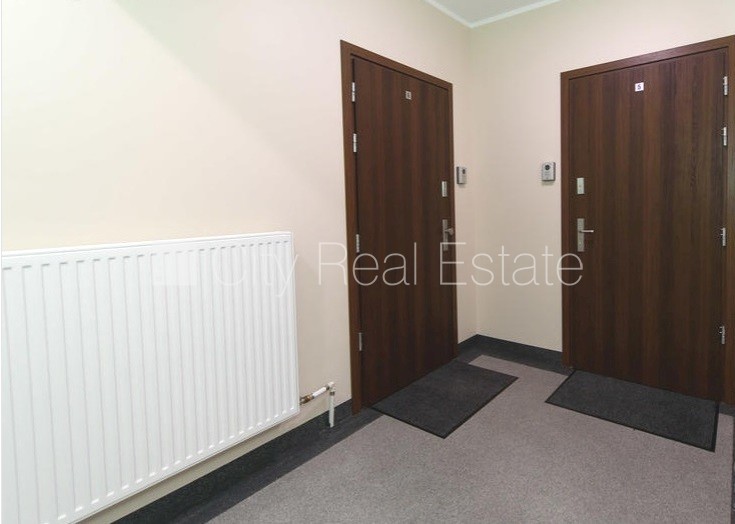 Sludinājumi. Jaunceltne, fasādes māja, ieeja no pagalma, ir lifts, logi vērsti mājas abās pusēs, caurstaigājamas Cena: 1180 EUR/mēn Foto #23