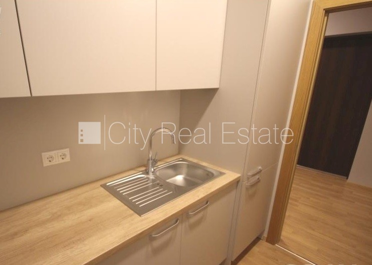 Sludinājumi. Jaunceltne, fasādes māja, ieeja no pagalma, ir lifts, logi vērsti mājas abās pusēs, caurstaigājamas Cena: 1180 EUR/mēn Foto #17