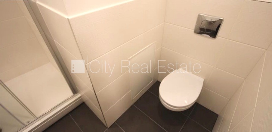 Sludinājumi. Jaunceltne, fasādes māja, ieeja no pagalma, ir lifts, logi vērsti mājas abās pusēs, caurstaigājamas Cena: 1180 EUR/mēn Foto #20