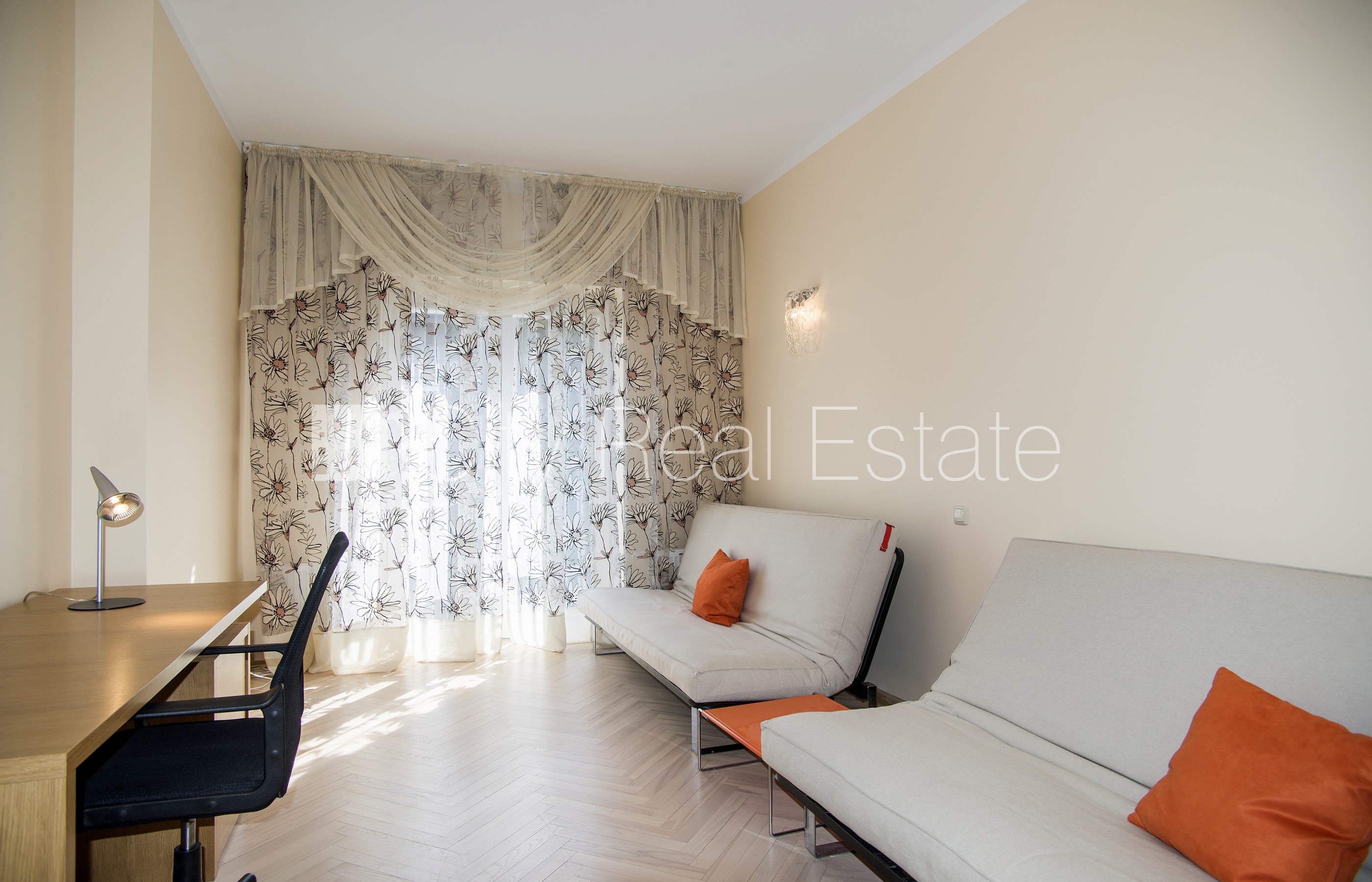 Объявление. Земля в собственности, новостройка, фасадный дом, кирпичные стены, благоустроенная озеленённая Цена: 350000 EUR Foto #10