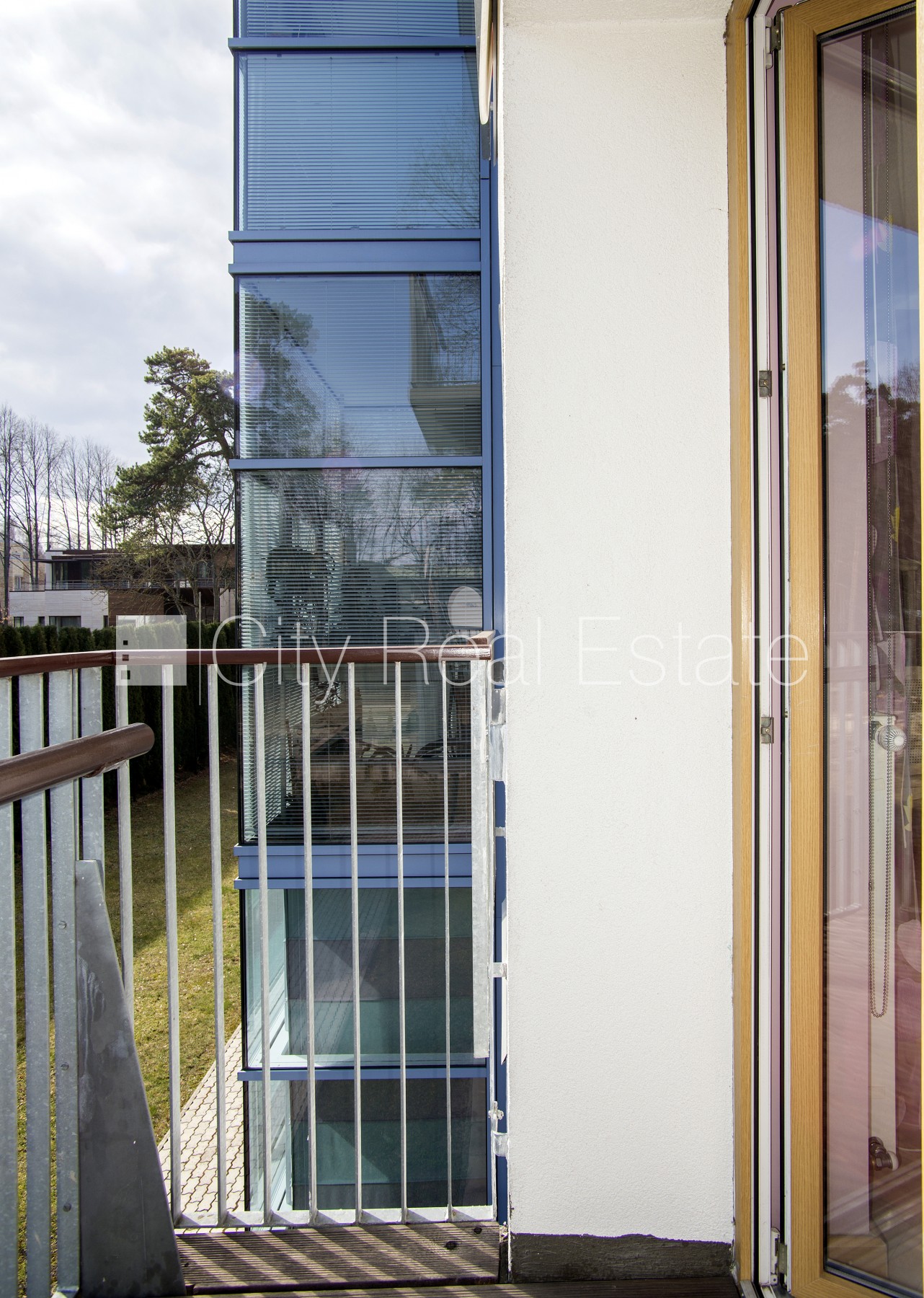 Объявление. Земля в собственности, новостройка, фасадный дом, кирпичные стены, благоустроенная озеленённая Цена: 350000 EUR Foto #11