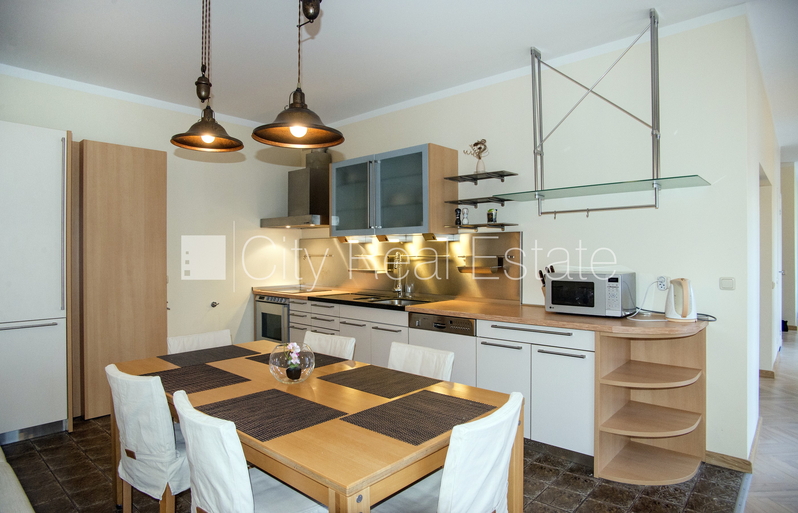 Объявление. Земля в собственности, новостройка, фасадный дом, кирпичные стены, благоустроенная озеленённая Цена: 350000 EUR Foto #5