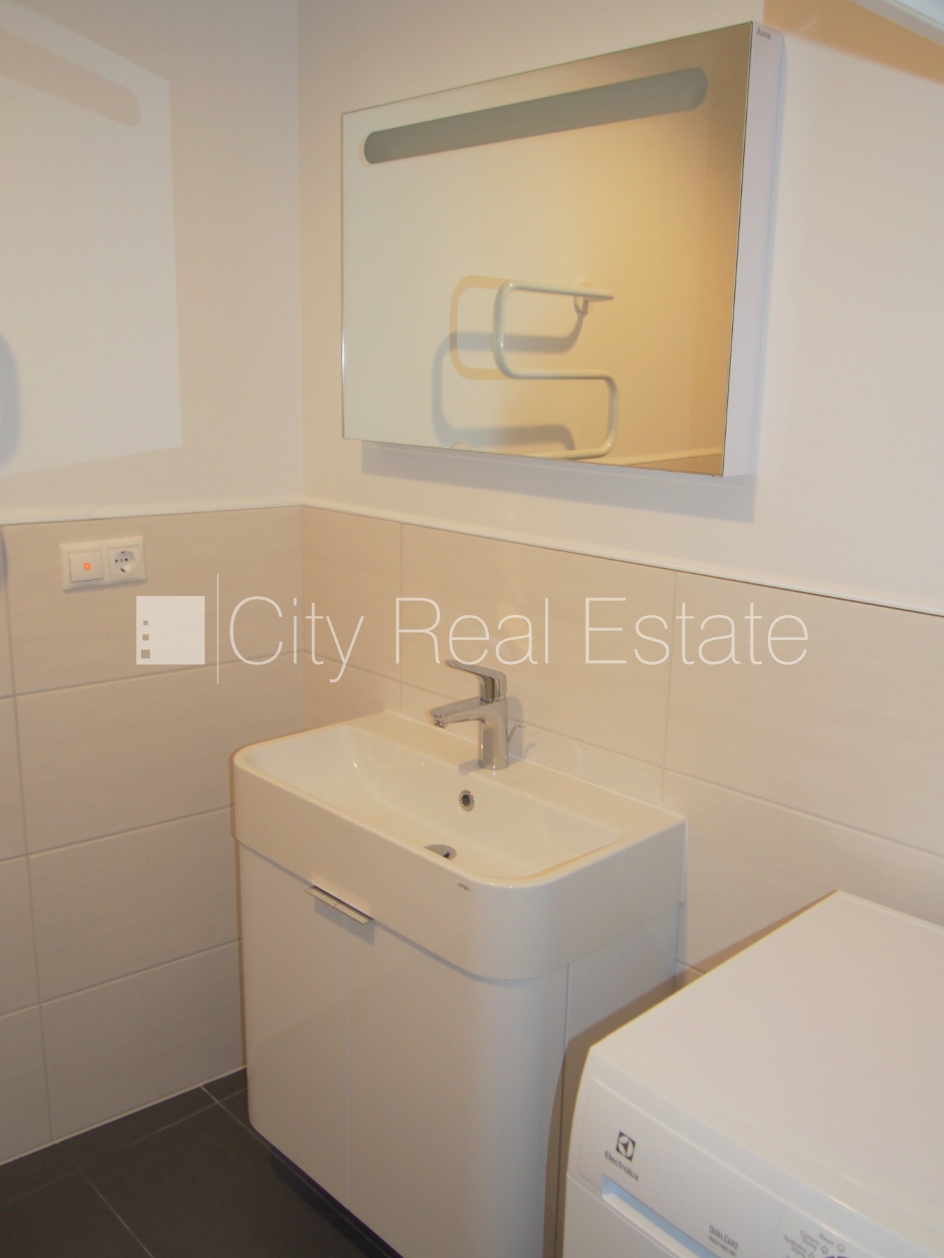 Объявление. Новостройка, фасадный дом, благоустроенная озеленённая территория, подъездная дорога покрыта Цена: 1150 EUR/мес. Foto #21