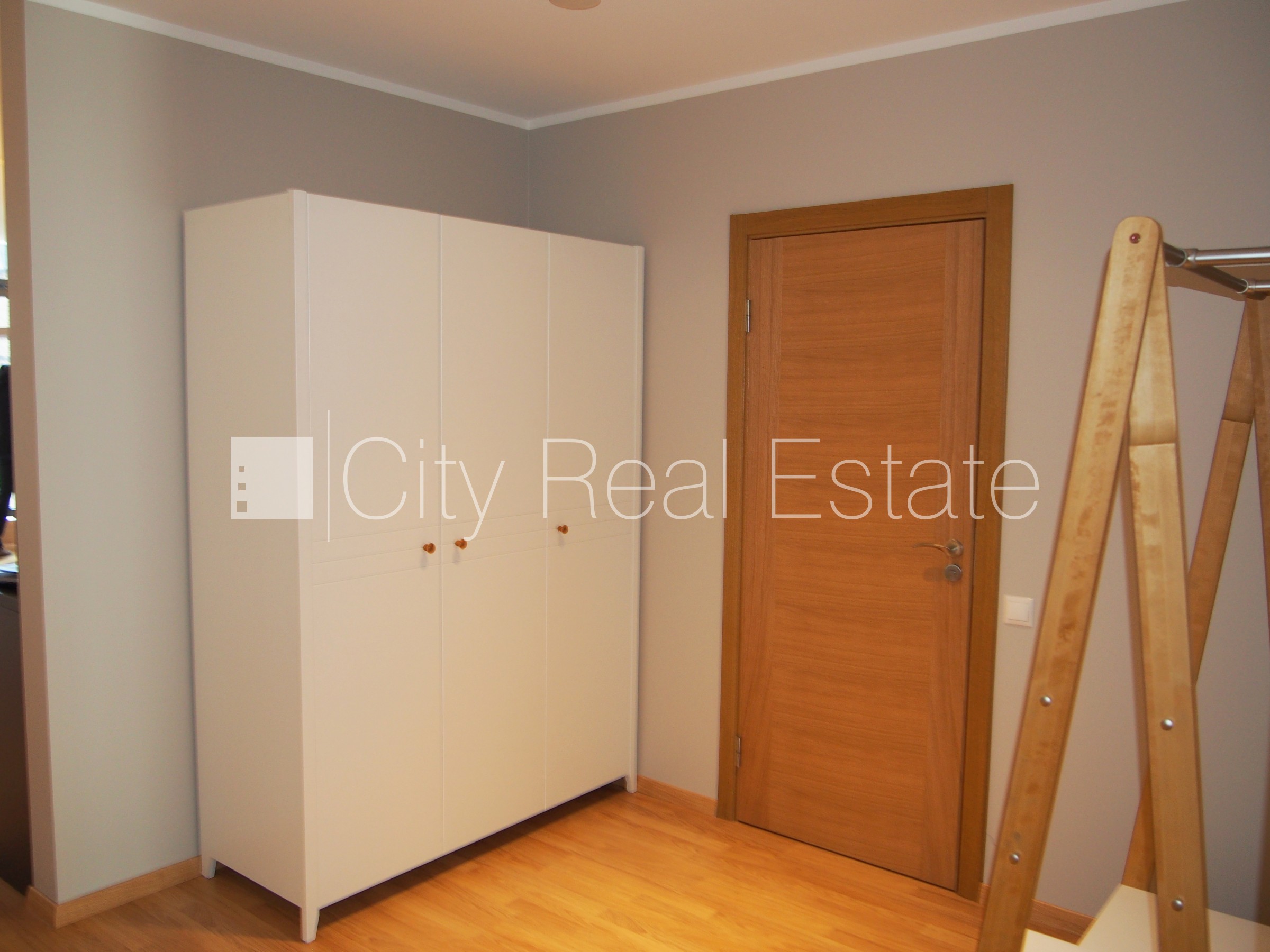 Объявление. Новостройка, фасадный дом, благоустроенная озеленённая территория, подъездная дорога покрыта Цена: 1150 EUR/мес. Foto #9