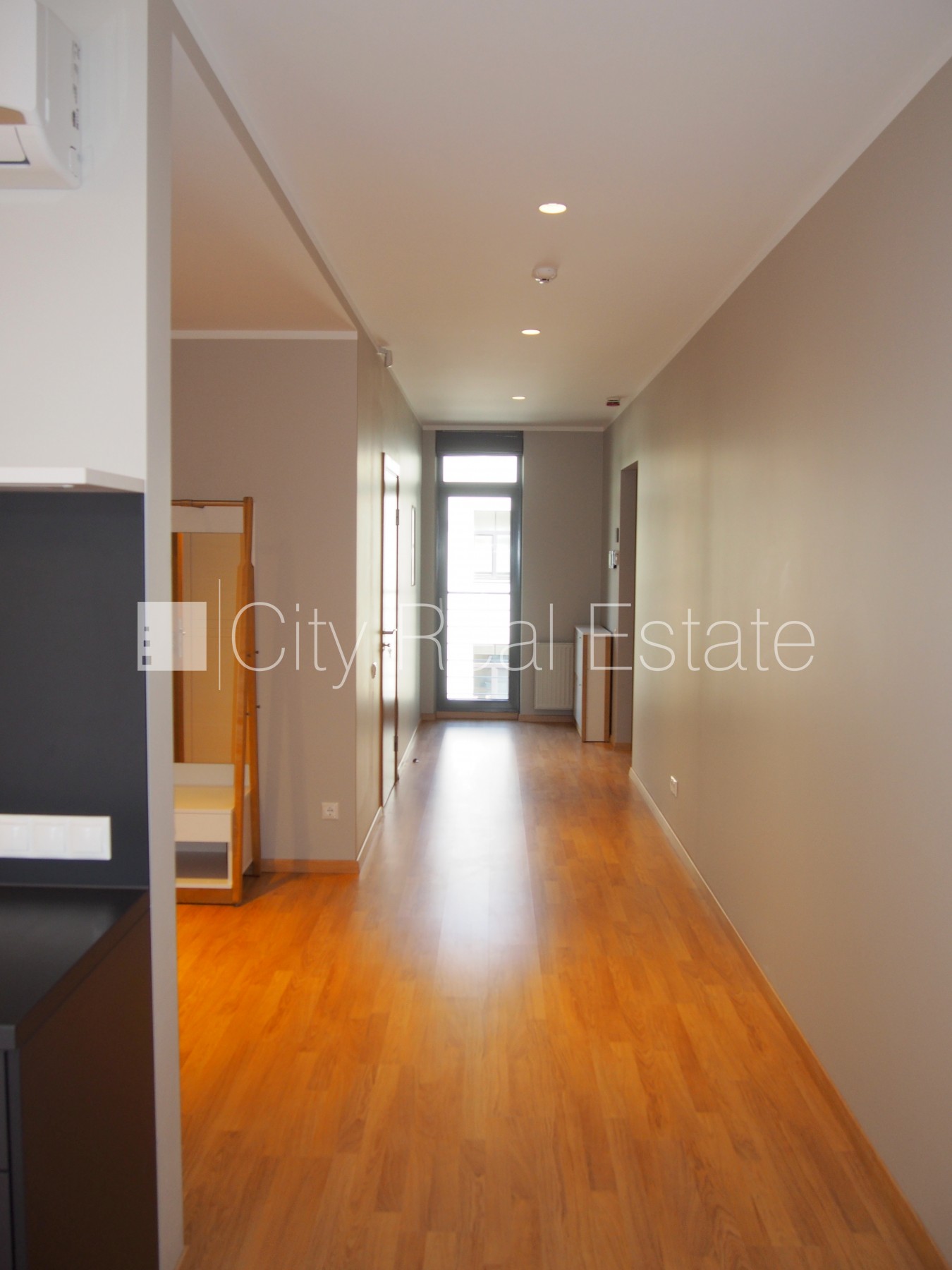 Объявление. Новостройка, фасадный дом, благоустроенная озеленённая территория, подъездная дорога покрыта Цена: 1150 EUR/мес. Foto #10