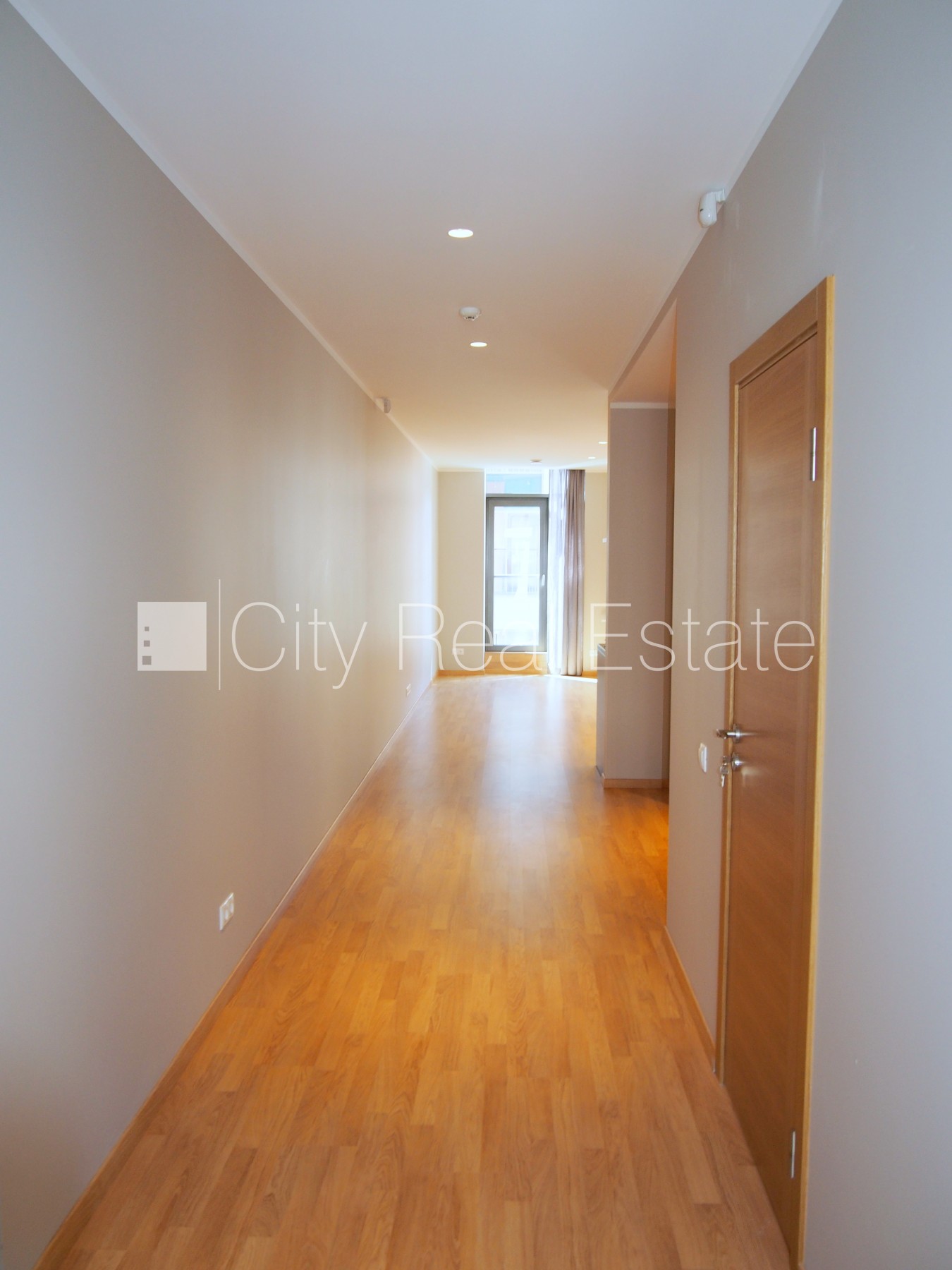 Объявление. Новостройка, фасадный дом, благоустроенная озеленённая территория, подъездная дорога покрыта Цена: 1150 EUR/мес. Foto #16