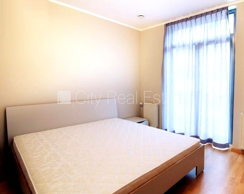 Объявление. Новостройка, фасадный дом, благоустроенная озеленённая территория, подъездная дорога покрыта Цена: 1150 EUR/мес. Foto #4