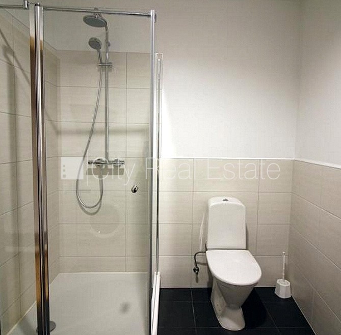 Объявление. Новостройка, фасадный дом, благоустроенная озеленённая территория, подъездная дорога покрыта Цена: 1150 EUR/мес. Foto #18