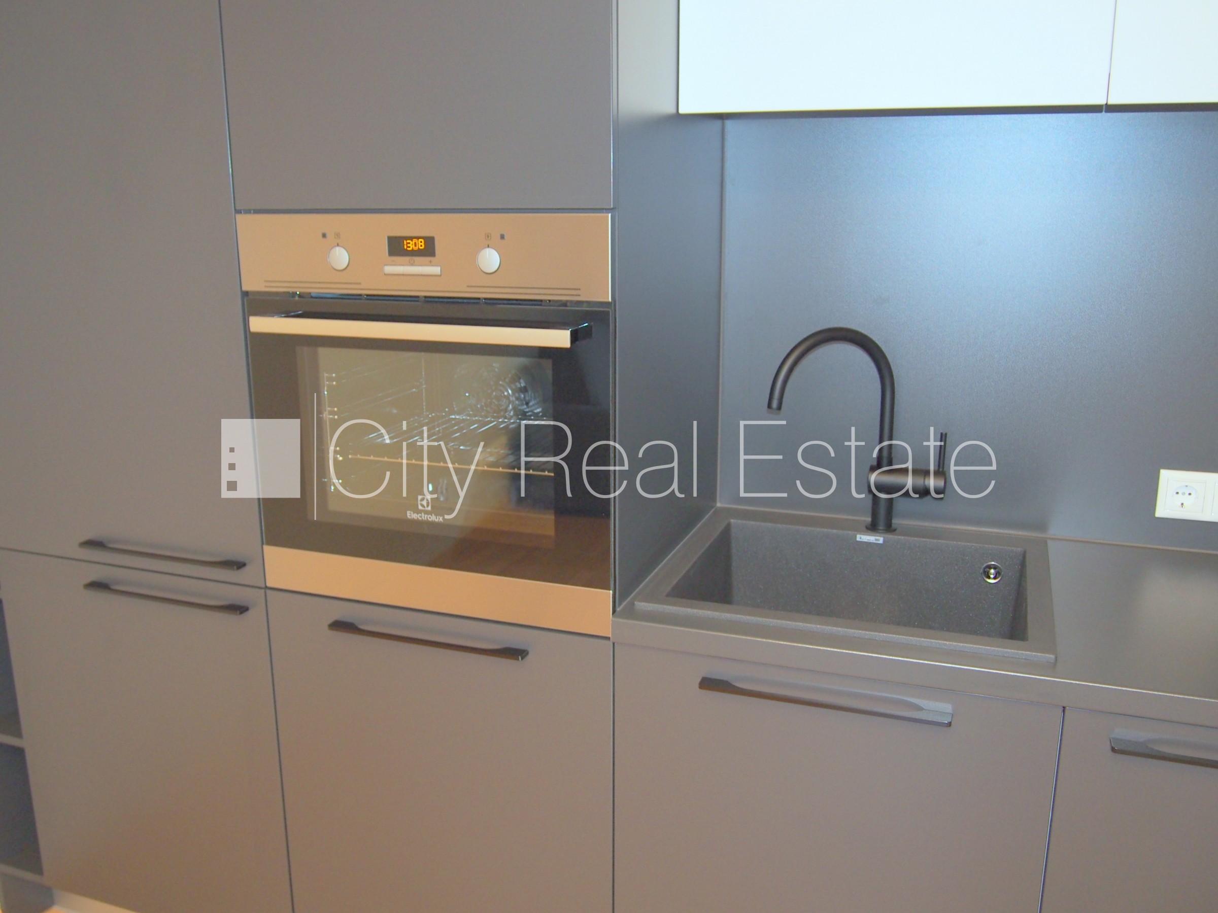 Объявление. Новостройка, фасадный дом, благоустроенная озеленённая территория, подъездная дорога покрыта Цена: 1150 EUR/мес. Foto #14