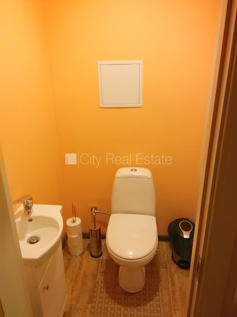 Sludinājumi. Fasādes māja, renovēta māja, labiekārtots apzaļumots pagalms, slēgts pagalms, ieeja no pagalma, Cena: 1000 EUR/mēn Foto #22