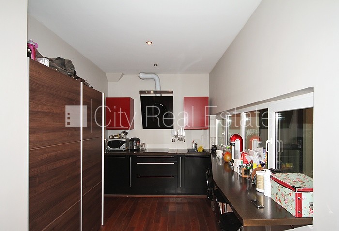 Sludinājumi. Zeme īpašumā, jaunceltne, ir lifts, kāpņu telpa pēc kapitālā remonta, balkons, viena istaba Cena: 155000 EUR Foto #4