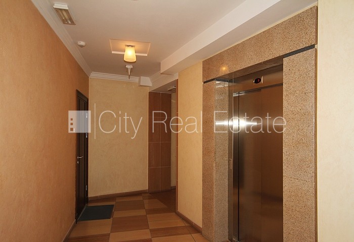 Sludinājumi. Zeme īpašumā, jaunceltne, ir lifts, kāpņu telpa pēc kapitālā remonta, balkons, viena istaba Cena: 155000 EUR Foto #10