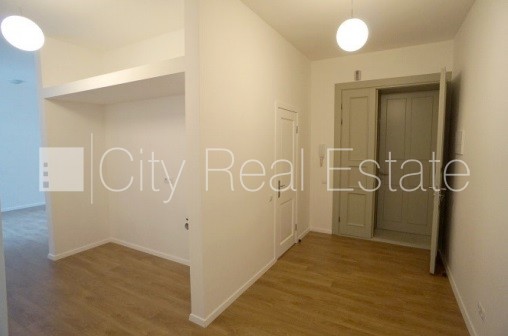 Sludinājumi. Fasādes māja, renovēta māja, viena kvadrātmetra apsaimniekošanas maksa mēnesī  1 EUR, ieeja no Cena: 680 EUR/mēn Foto #5