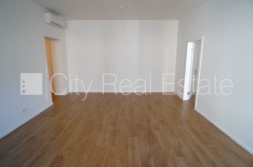 Sludinājumi. Fasādes māja, renovēta māja, viena kvadrātmetra apsaimniekošanas maksa mēnesī  1 EUR, ieeja no Cena: 680 EUR/mēn Foto #3