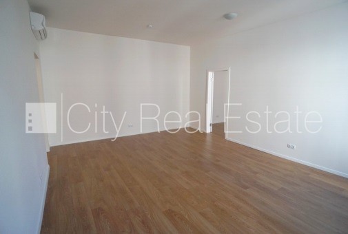 Sludinājumi. Fasādes māja, renovēta māja, viena kvadrātmetra apsaimniekošanas maksa mēnesī  1 EUR, ieeja no Cena: 680 EUR/mēn Foto #4