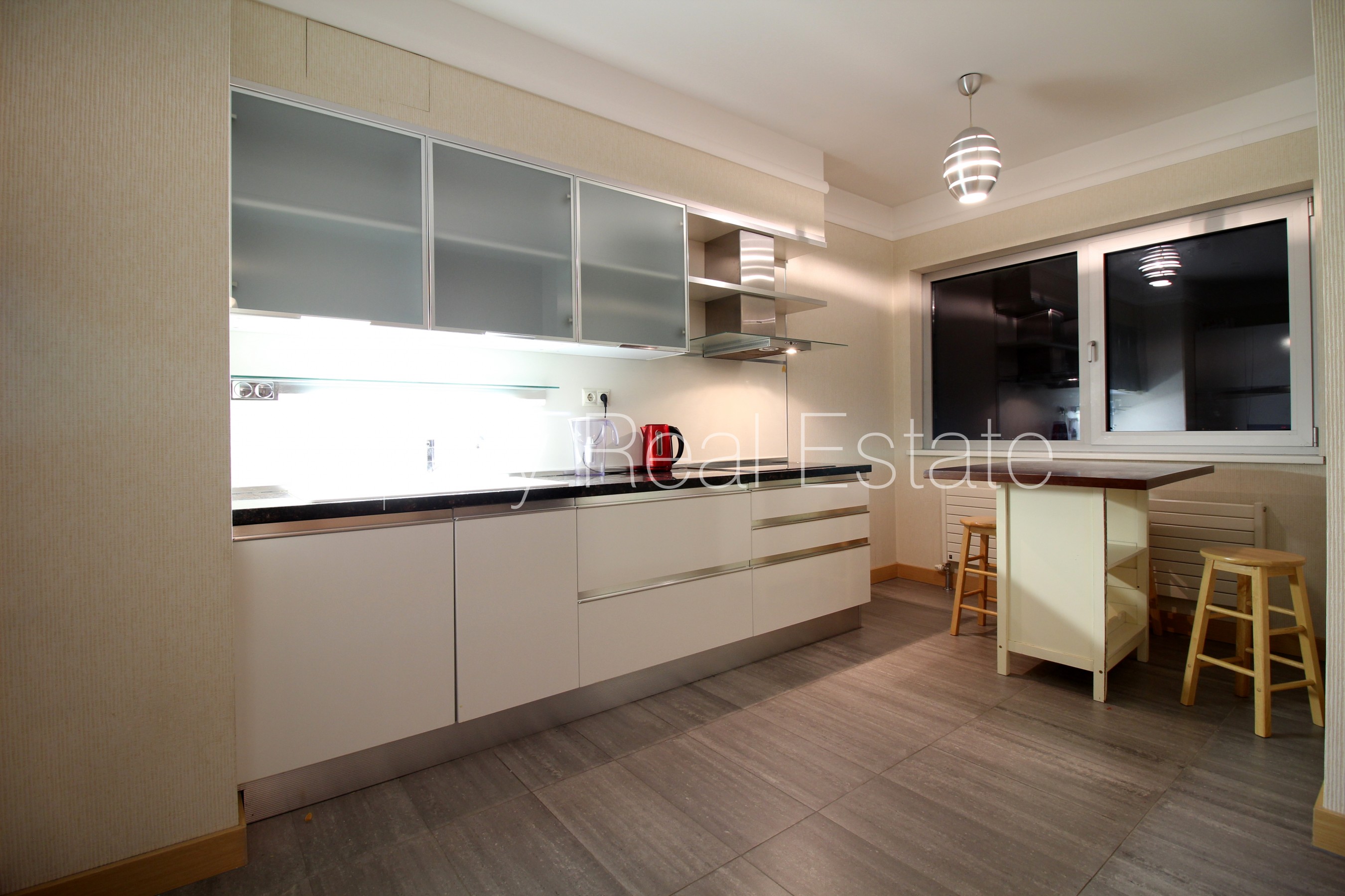 Sludinājumi. Projekts - Panorama Plaza, jaunceltne, pagrabstāvā pieejama noliktava, iespēja nomāt pazemes Cena: 820 EUR/mēn Foto #4