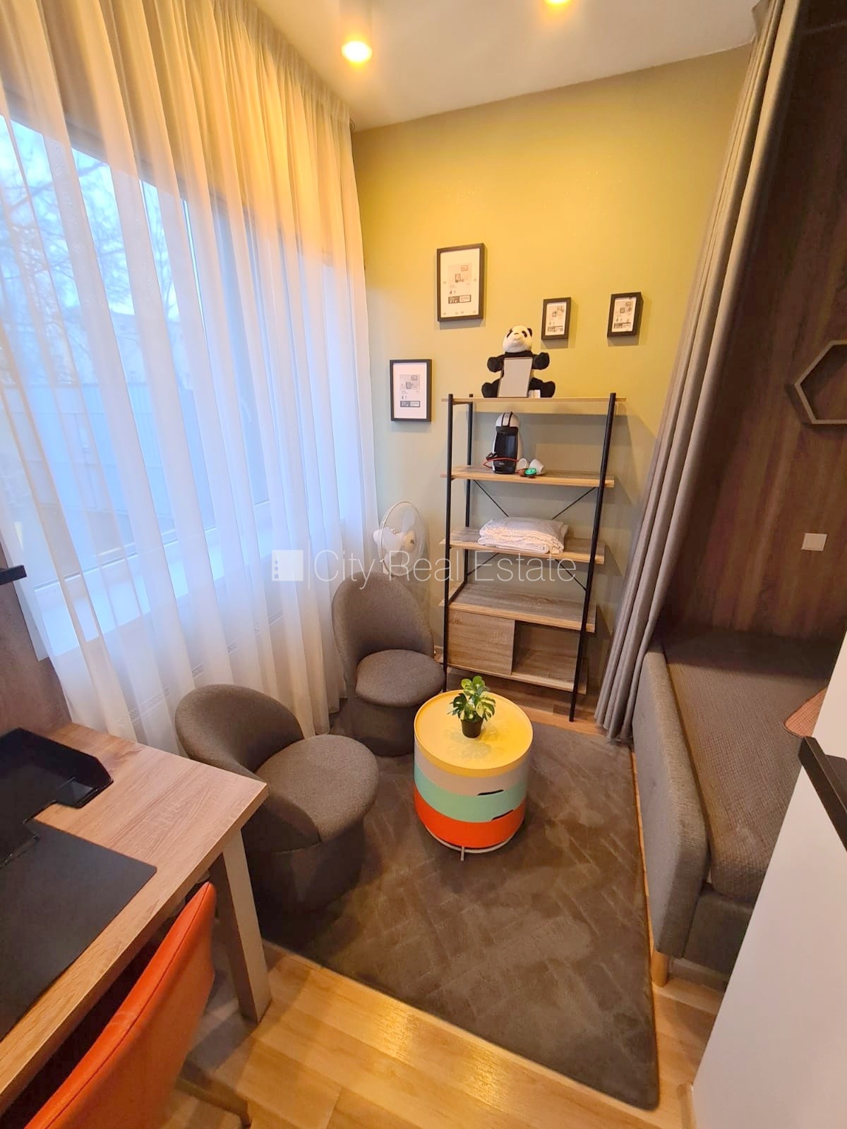 Sludinājumi. Renovēta māja, labiekārtota apzaļumota teritorija, apsargāta autostāvvieta, studio tipa, virtuve Cena: 320 EUR/mēn Foto #3