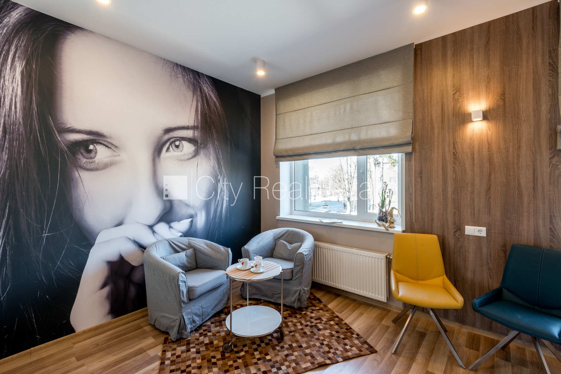 Sludinājumi. Renovēta māja, labiekārtota apzaļumota teritorija, vieta automašīnai, studio tipa, virtuve Cena: 415 EUR/mēn Foto #1