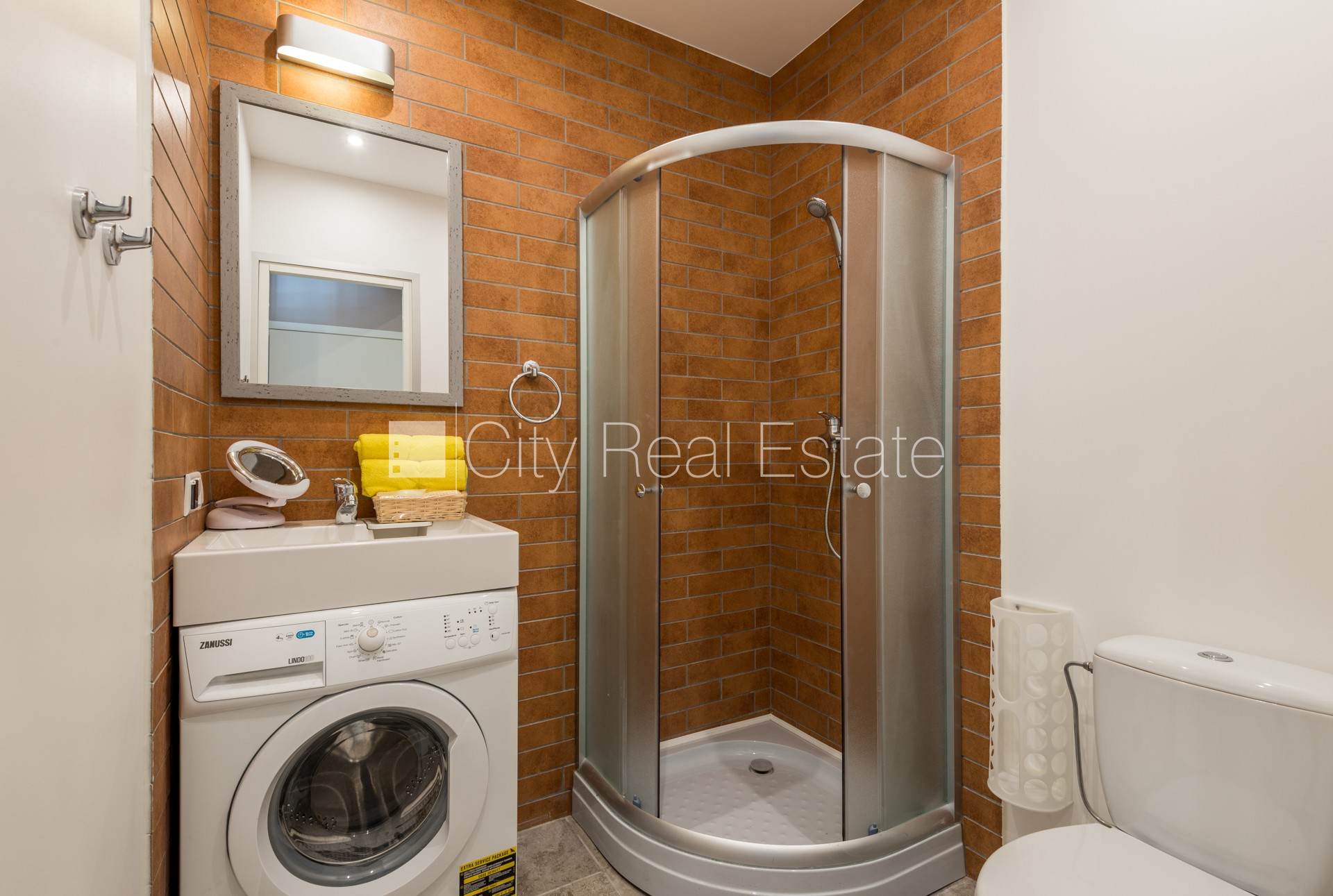 Sludinājumi. Renovēta māja, labiekārtota apzaļumota teritorija, vieta automašīnai, studio tipa, virtuve Cena: 415 EUR/mēn Foto #10