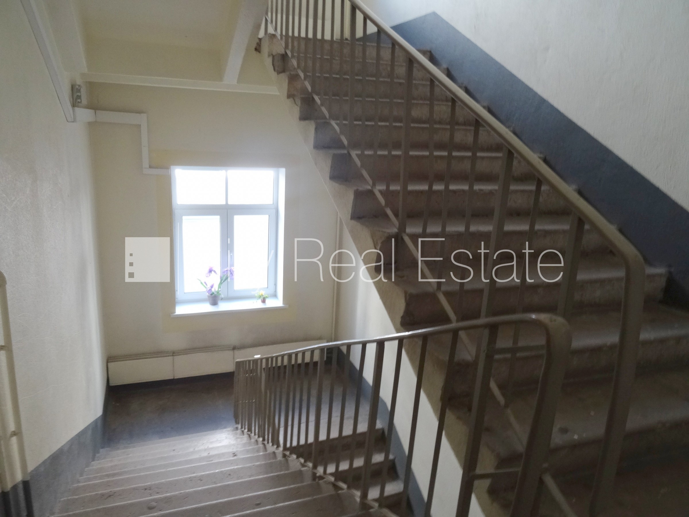 Sludinājumi. Pagalma māja, bruģēts piebraucamais ceļš, slēgts pagalms, vieta automašīnai, apsargāts pagalms, Cena: 650 EUR/mēn Foto #13