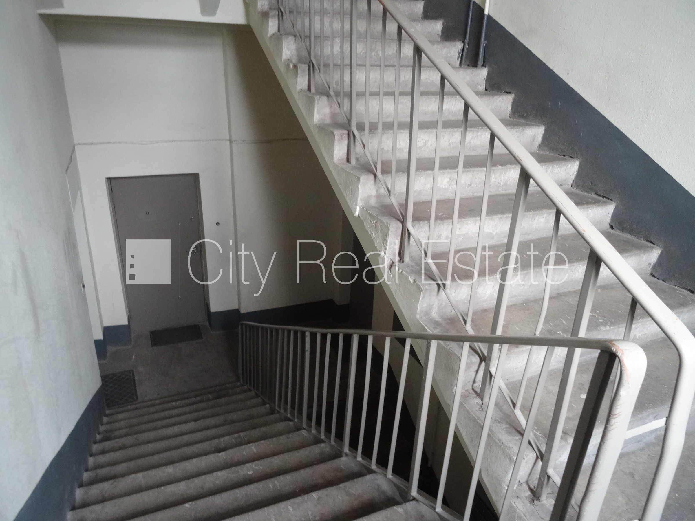 Sludinājumi. Pagalma māja, bruģēts piebraucamais ceļš, slēgts pagalms, vieta automašīnai, apsargāts pagalms, Cena: 650 EUR/mēn Foto #14