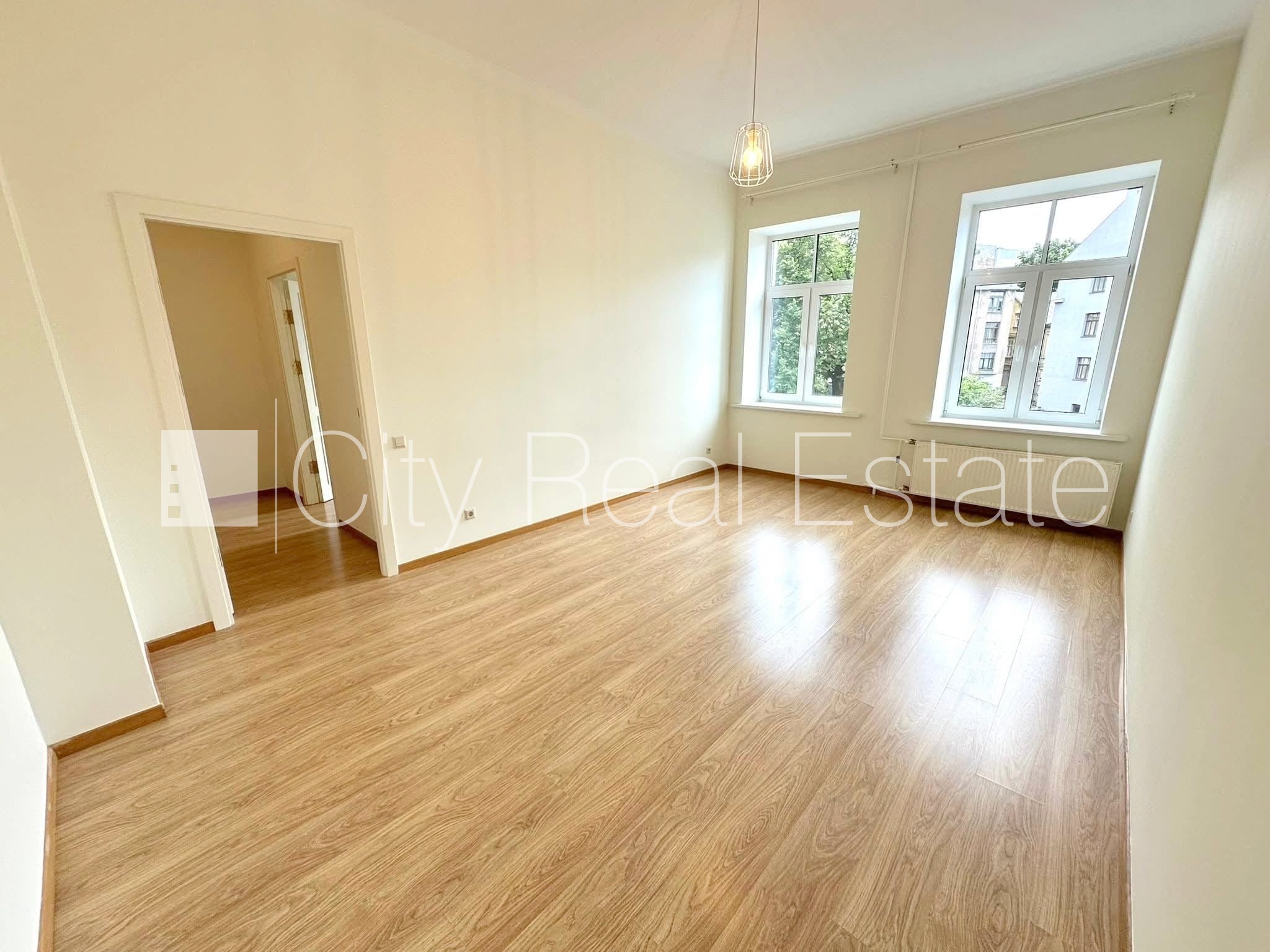 Sludinājumi. Pagalma māja, bruģēts piebraucamais ceļš, slēgts pagalms, vieta automašīnai, apsargāts pagalms, Cena: 650 EUR/mēn Foto #8