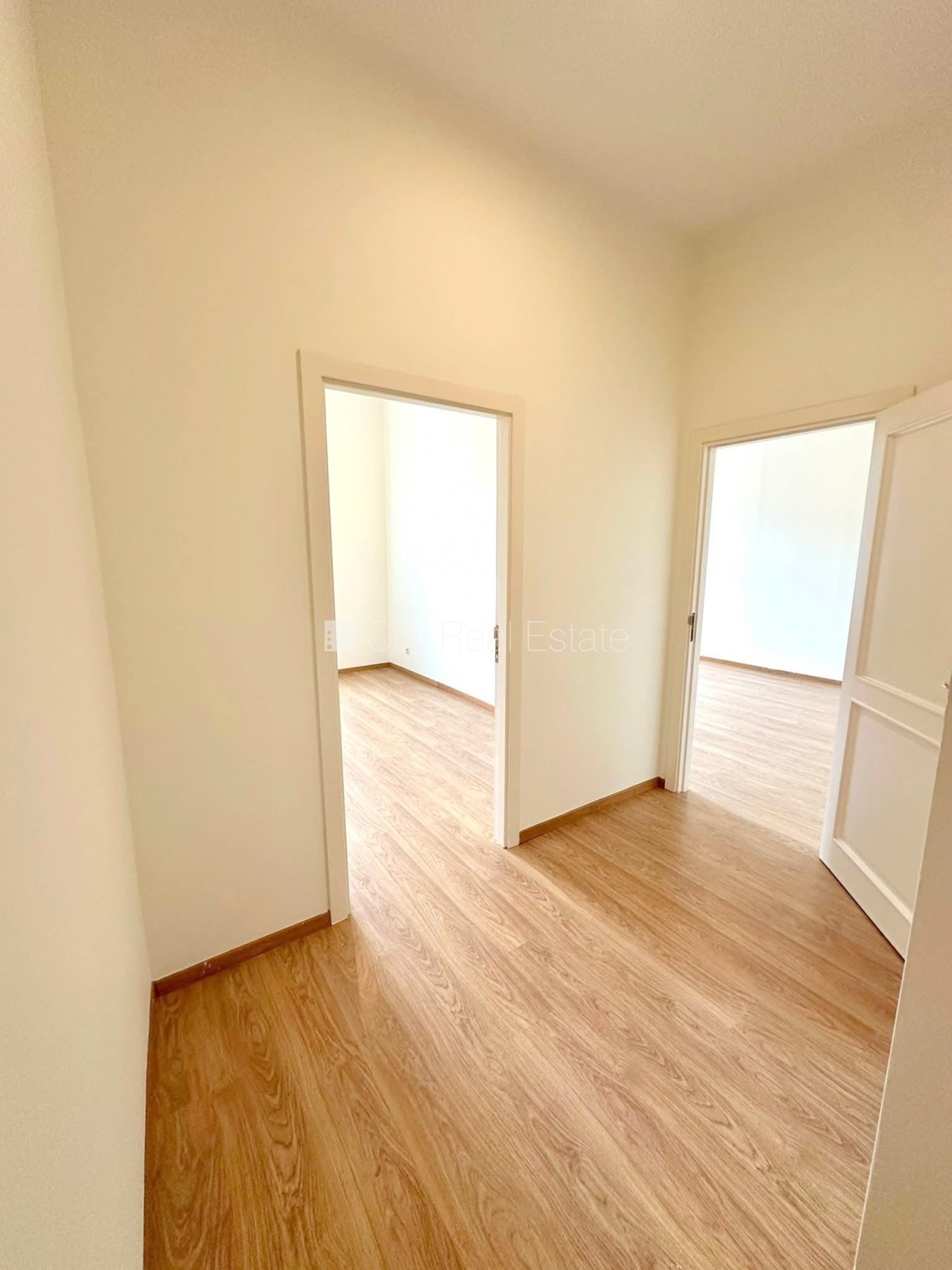 Sludinājumi. Pagalma māja, bruģēts piebraucamais ceļš, slēgts pagalms, vieta automašīnai, apsargāts pagalms, Cena: 650 EUR/mēn Foto #9