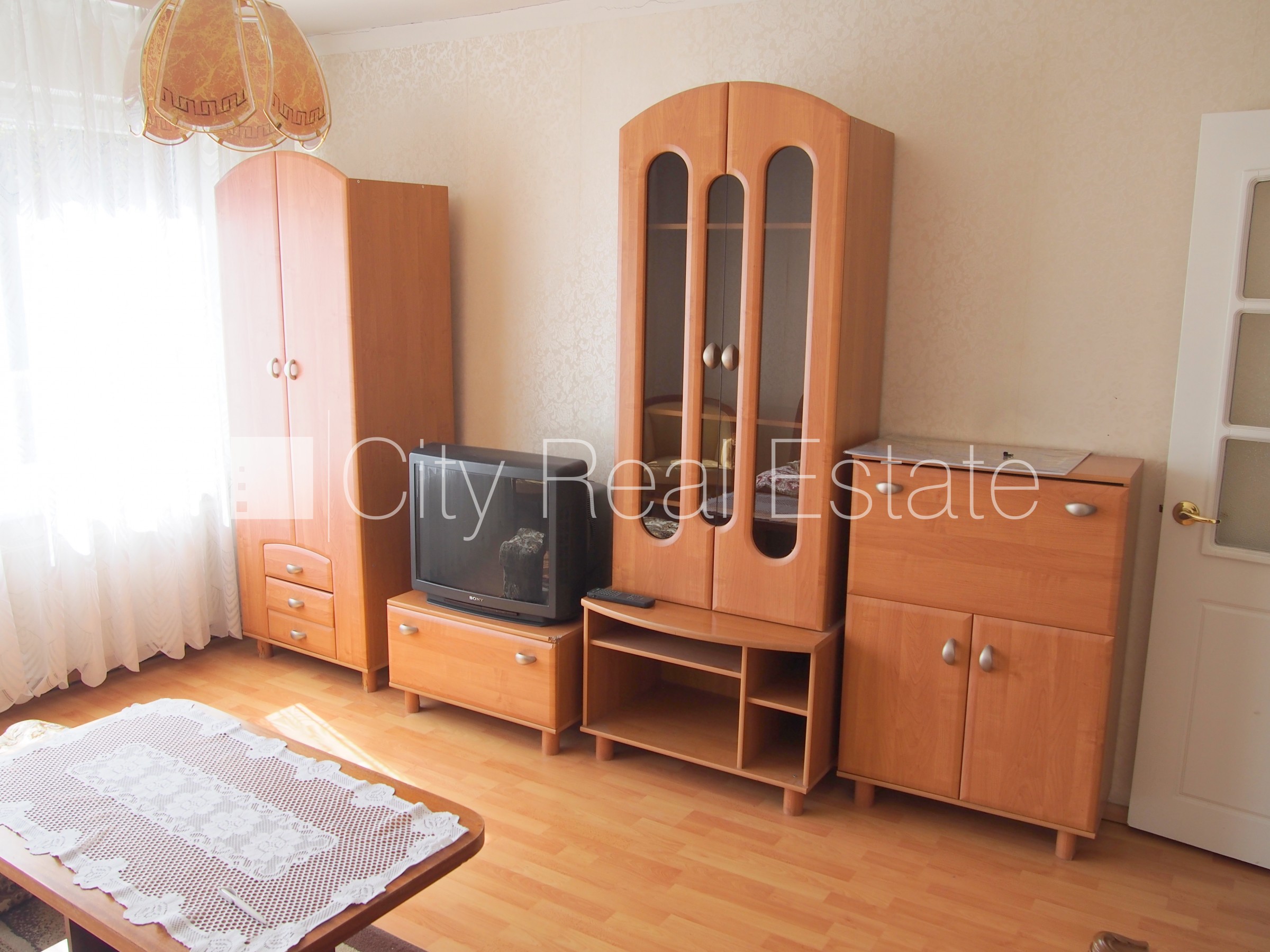 Sludinājumi. Fasādes māja, labiekārtota apzaļumota teritorija, iežogota teritorija, ieeja no pagalma, logi Cena: 280 EUR/mēn Foto #3