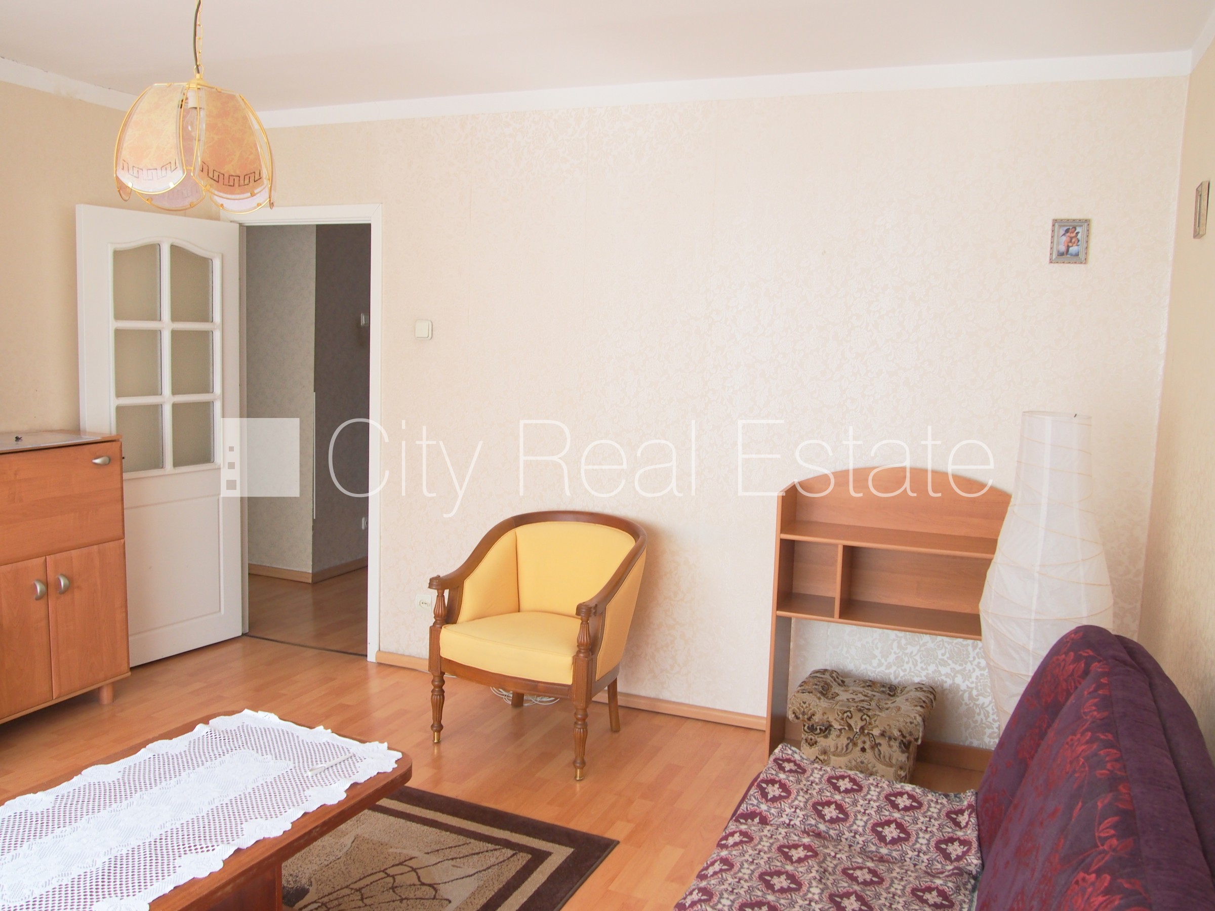 Sludinājumi. Fasādes māja, labiekārtota apzaļumota teritorija, iežogota teritorija, ieeja no pagalma, logi Cena: 280 EUR/mēn Foto #4