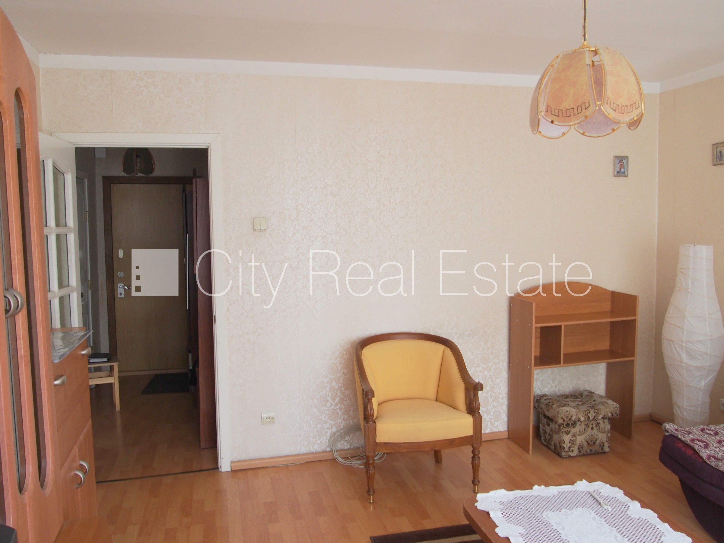 Sludinājumi. Fasādes māja, labiekārtota apzaļumota teritorija, iežogota teritorija, ieeja no pagalma, logi Cena: 280 EUR/mēn Foto #5