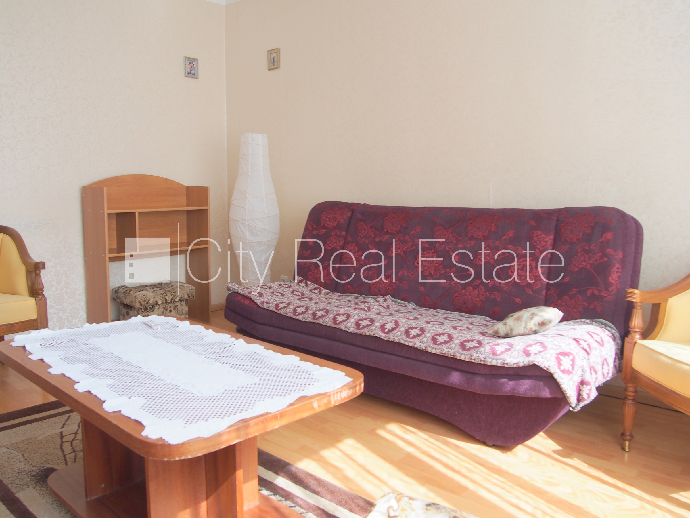 Sludinājumi. Fasādes māja, labiekārtota apzaļumota teritorija, iežogota teritorija, ieeja no pagalma, logi Cena: 280 EUR/mēn Foto #7