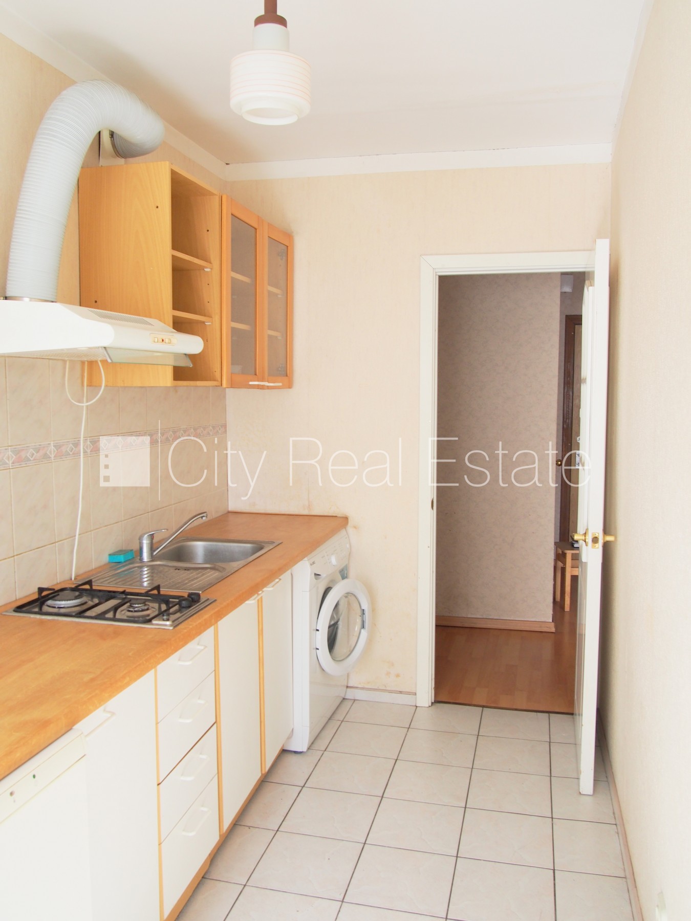 Sludinājumi. Fasādes māja, labiekārtota apzaļumota teritorija, iežogota teritorija, ieeja no pagalma, logi Cena: 280 EUR/mēn Foto #8