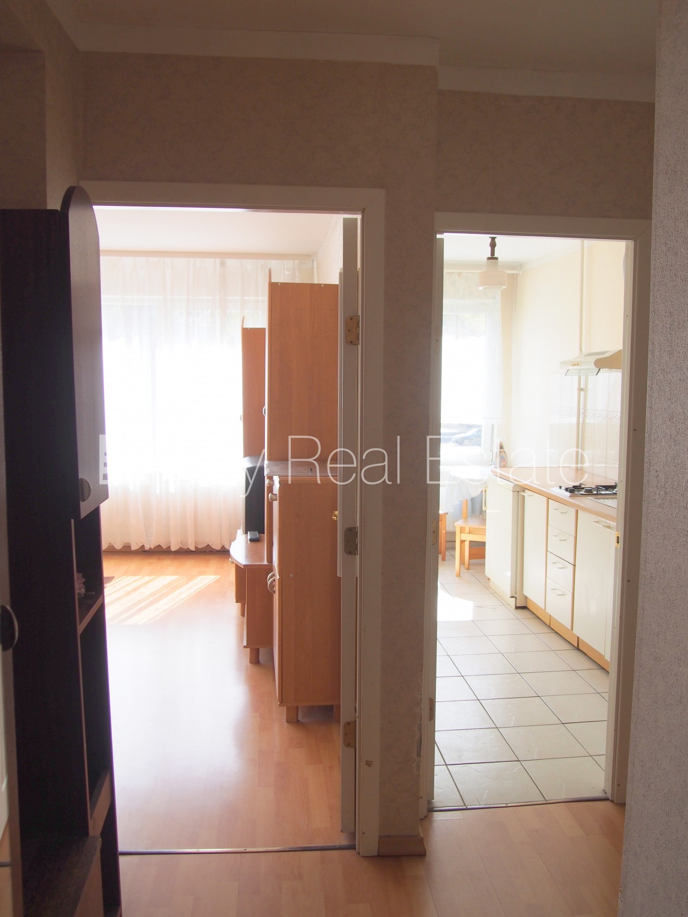 Sludinājumi. Fasādes māja, labiekārtota apzaļumota teritorija, iežogota teritorija, ieeja no pagalma, logi Cena: 280 EUR/mēn Foto #12