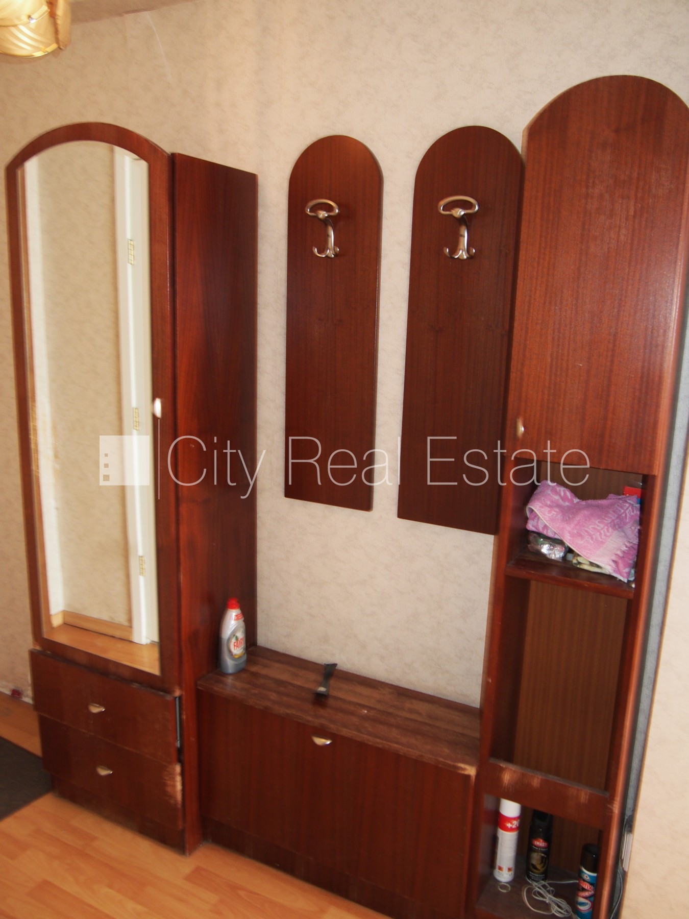 Sludinājumi. Fasādes māja, labiekārtota apzaļumota teritorija, iežogota teritorija, ieeja no pagalma, logi Cena: 280 EUR/mēn Foto #13