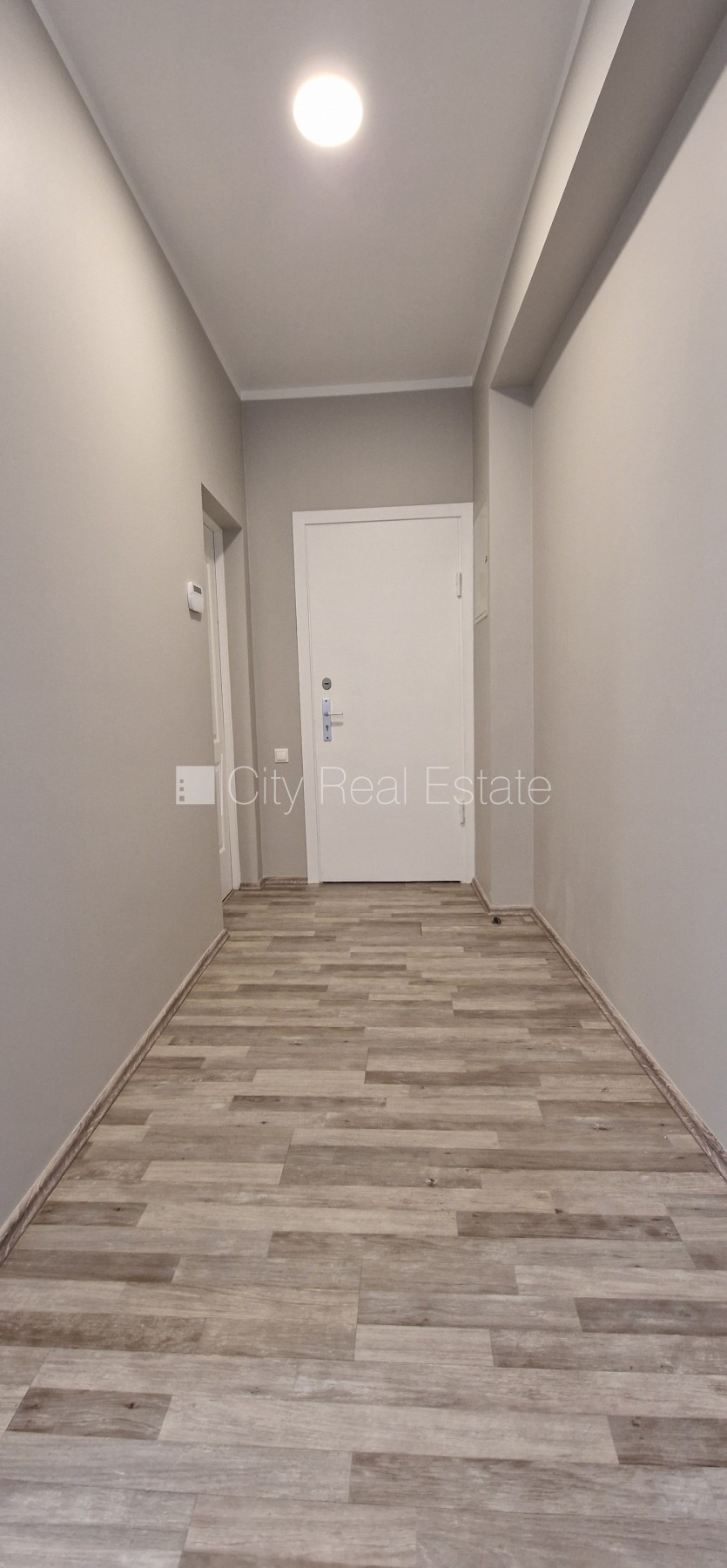 Sludinājumi. Pagalma māja, renovēta māja, labiekārtota apzaļumota teritorija, bruģēts piebraucamais ceļš, Cena: 870 EUR/mēn Foto #15