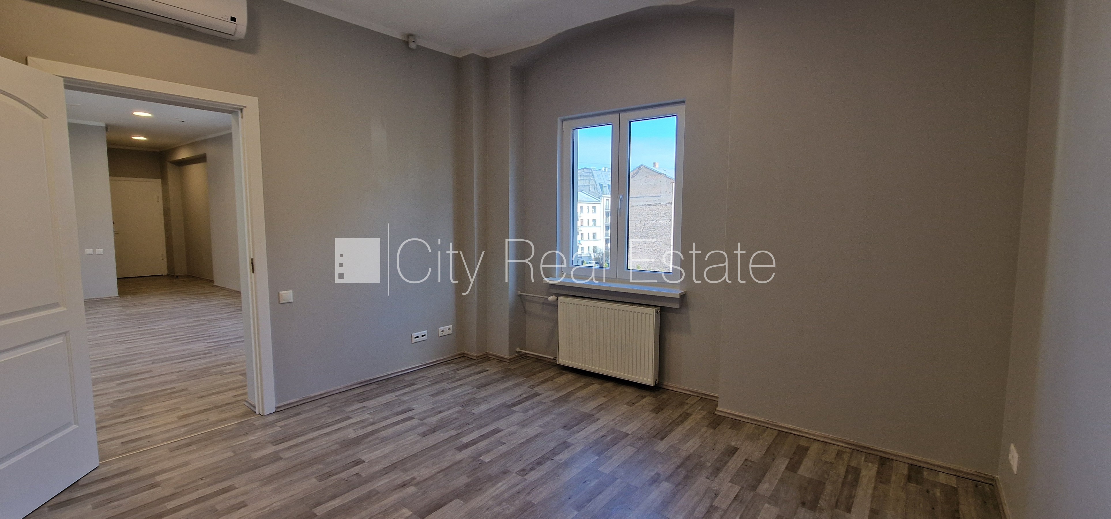 Sludinājumi. Pagalma māja, renovēta māja, labiekārtota apzaļumota teritorija, bruģēts piebraucamais ceļš, Cena: 870 EUR/mēn Foto #8