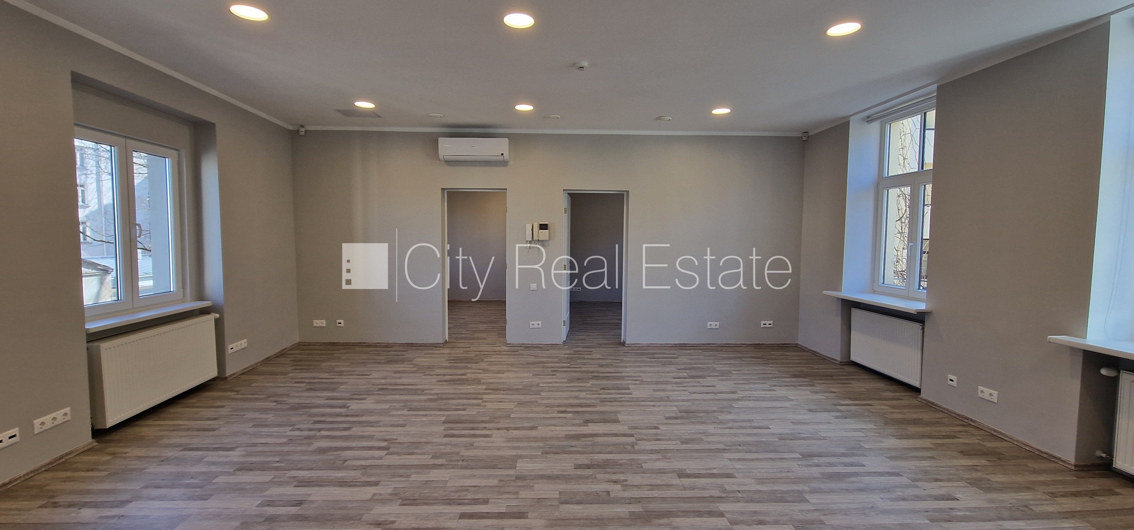 Sludinājumi. Pagalma māja, renovēta māja, labiekārtota apzaļumota teritorija, bruģēts piebraucamais ceļš, Cena: 870 EUR/mēn Foto #6