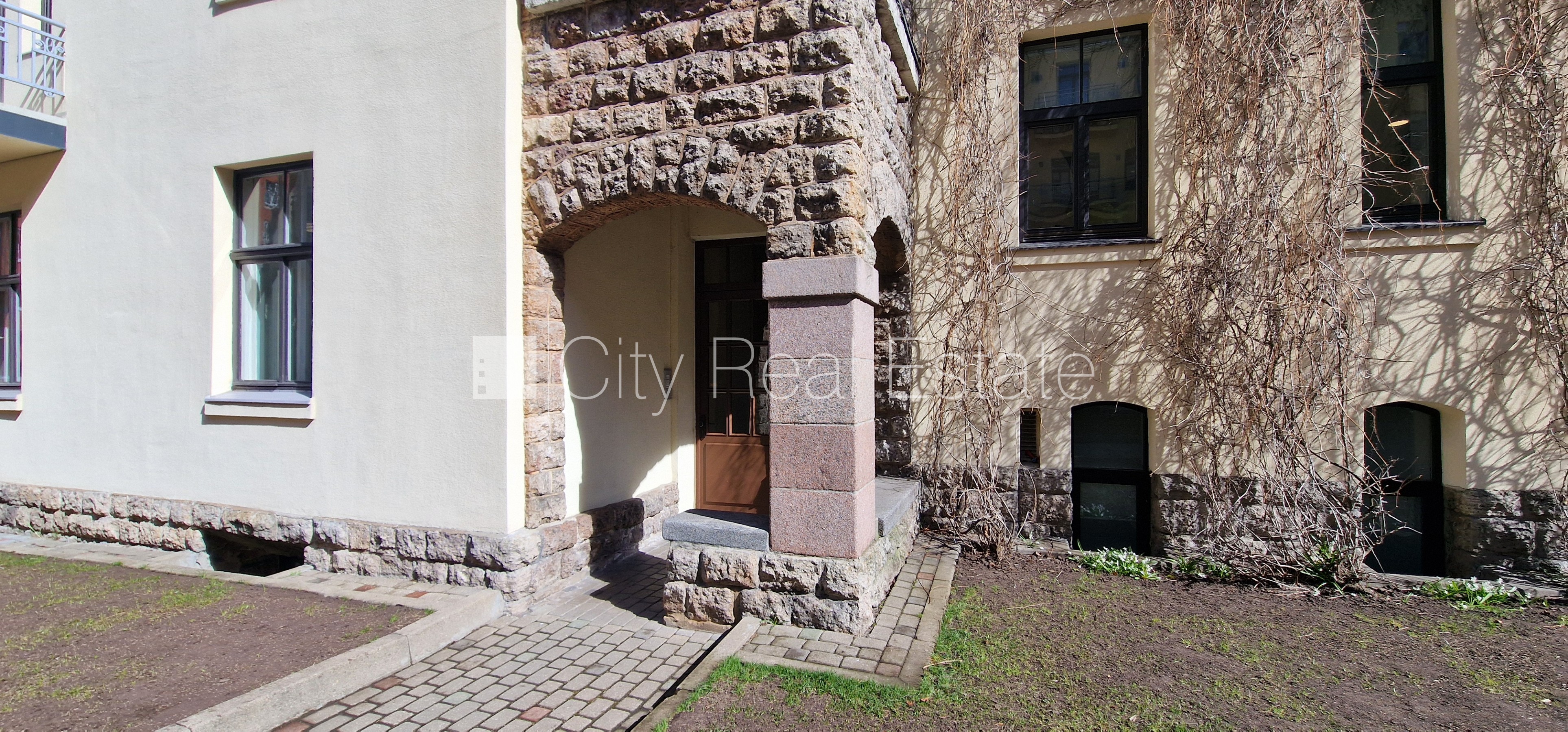 Sludinājumi. Pagalma māja, renovēta māja, labiekārtota apzaļumota teritorija, bruģēts piebraucamais ceļš, Cena: 870 EUR/mēn Foto #20