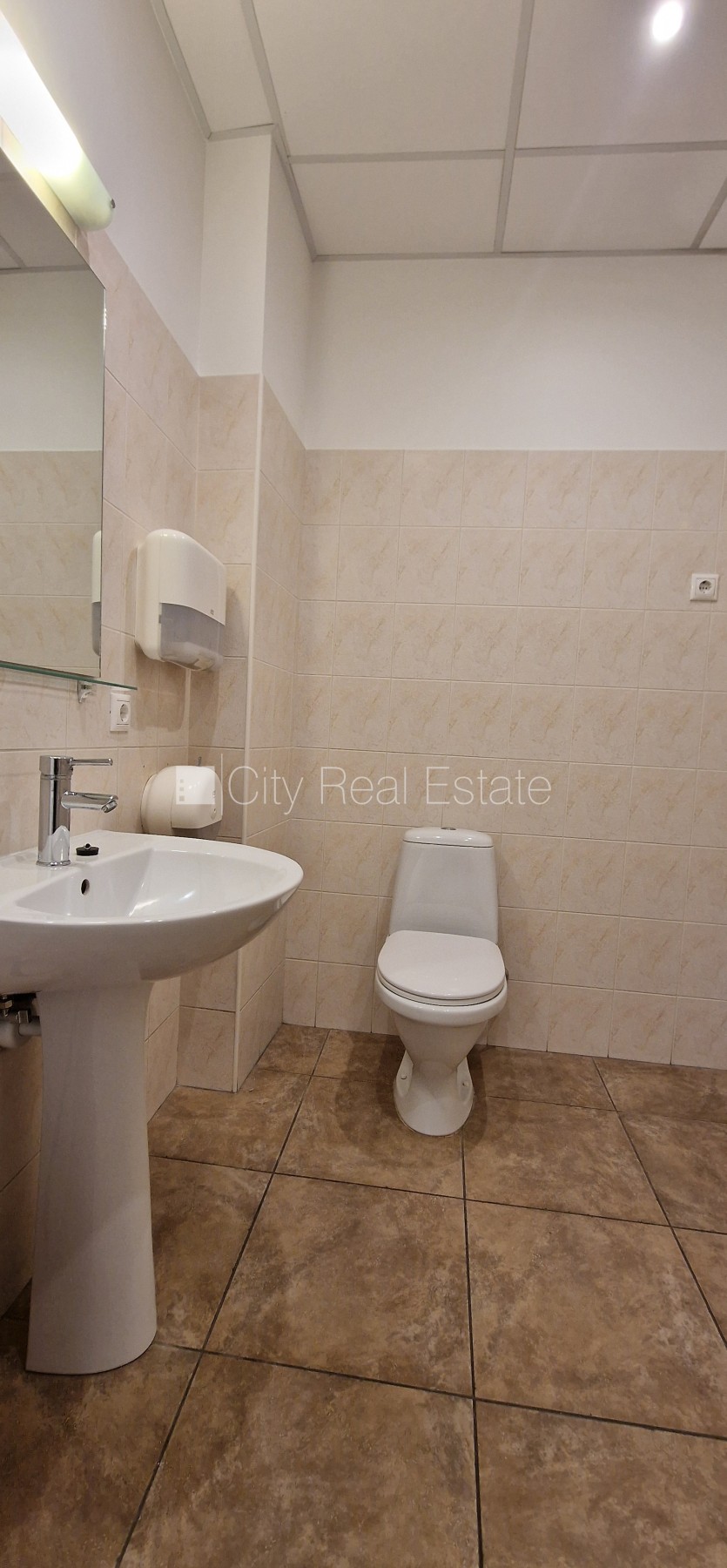 Sludinājumi. Pagalma māja, renovēta māja, labiekārtota apzaļumota teritorija, bruģēts piebraucamais ceļš, Cena: 870 EUR/mēn Foto #12